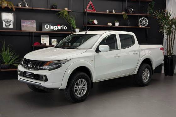 MITSUBISHI L200 TRITON 2.4 16V TURBO DIESEL SPORT GLS CD 4P 4X4 AUTOMÁTICO MITSUBISHI L200 TRITON 2.4 16V TURBO DIESEL SPORT GLS CD 4P 4X4 AUTOMÁTICO